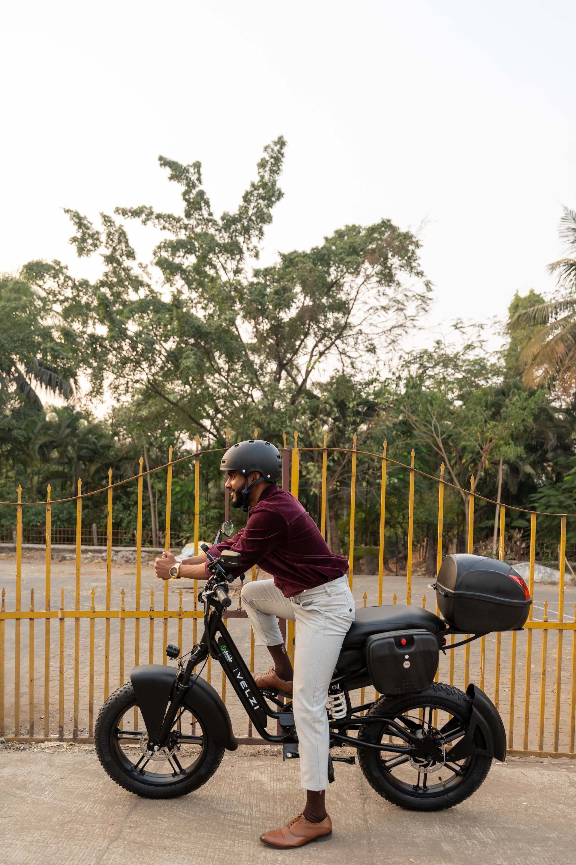 doddle-electric-bicycle-with-basket-carrier