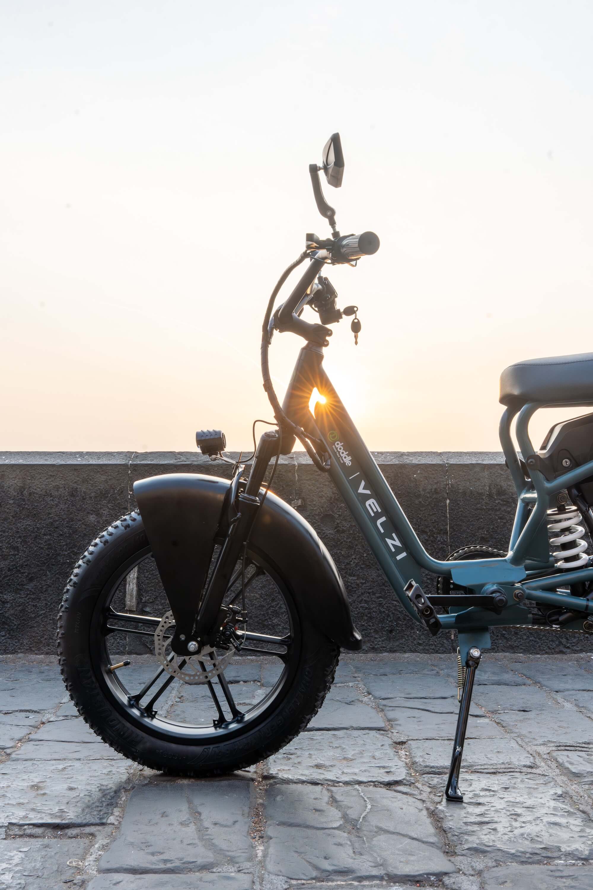 velzi-electric-bike-office-commute-electric-bike-kids