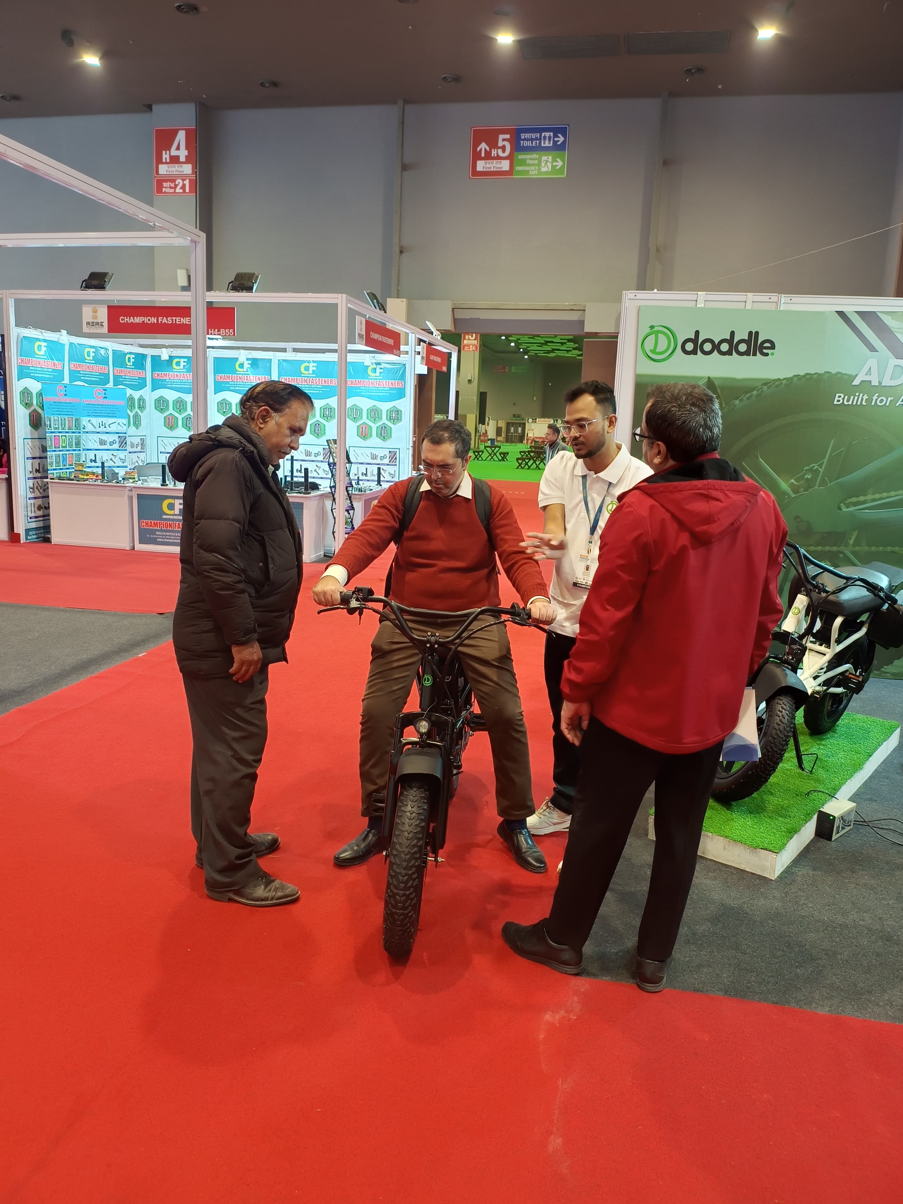 velzi-electric-cycle-office-commute-electric-bike-hyderabad